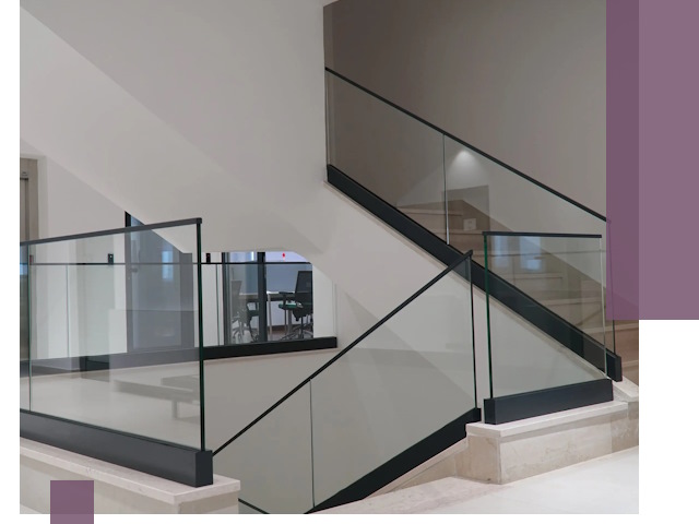 Стеклянные перила премиум-класса с установкой в Ханты-Мансийске