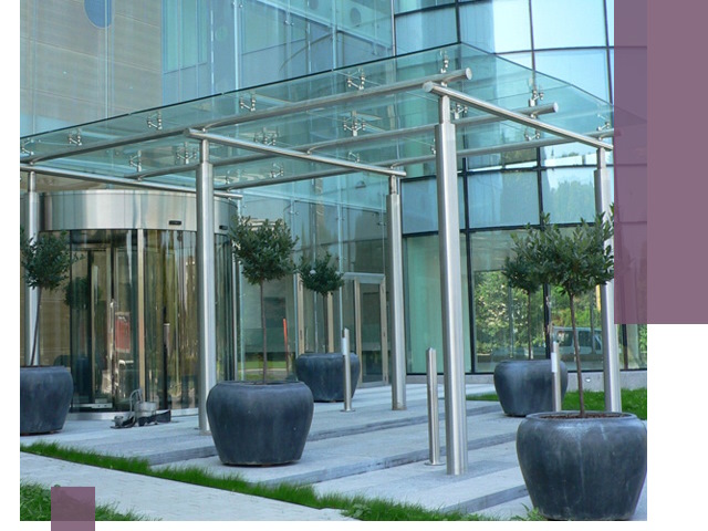 Навесы из стекла на заказ в Ханты-Мансийске — монтаж и установка